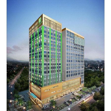 Holiday Inn Ulaanbaatar By Ihg Exteriör bild